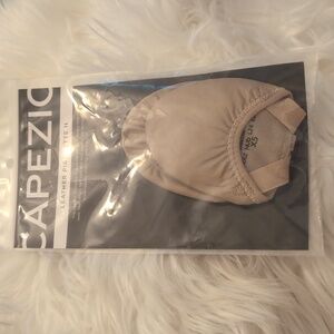 Capezio Nude Leather Pirouette II Dance Shoes Size XS H062